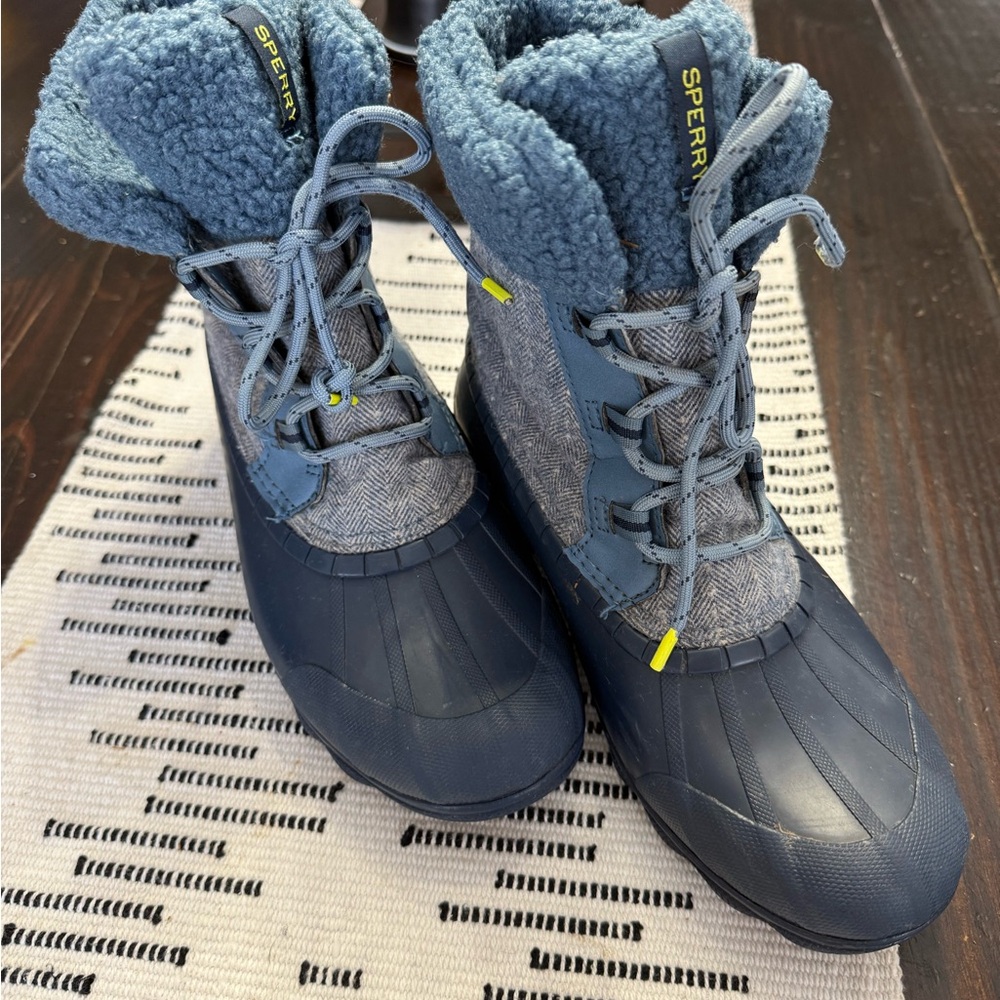 Blue Sperry Winter Boots 8.5 women - Picture 2 of 4